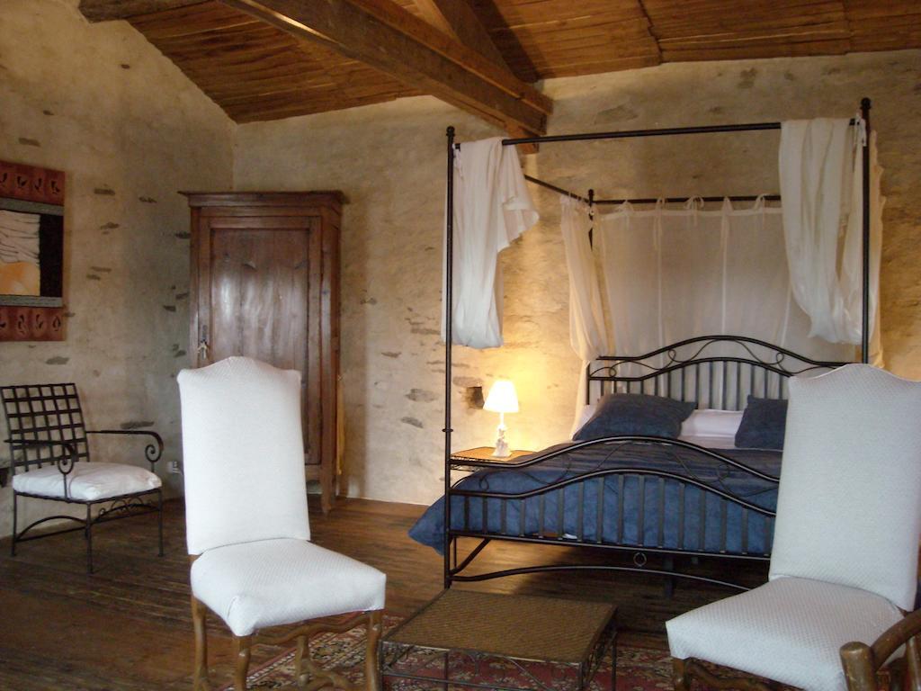 La Tour Des Laudes Bed & Breakfast Breuil-Barret Ngoại thất bức ảnh