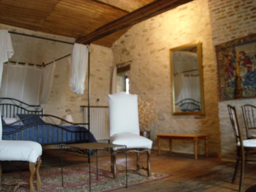 La Tour Des Laudes Bed & Breakfast Breuil-Barret Phòng bức ảnh