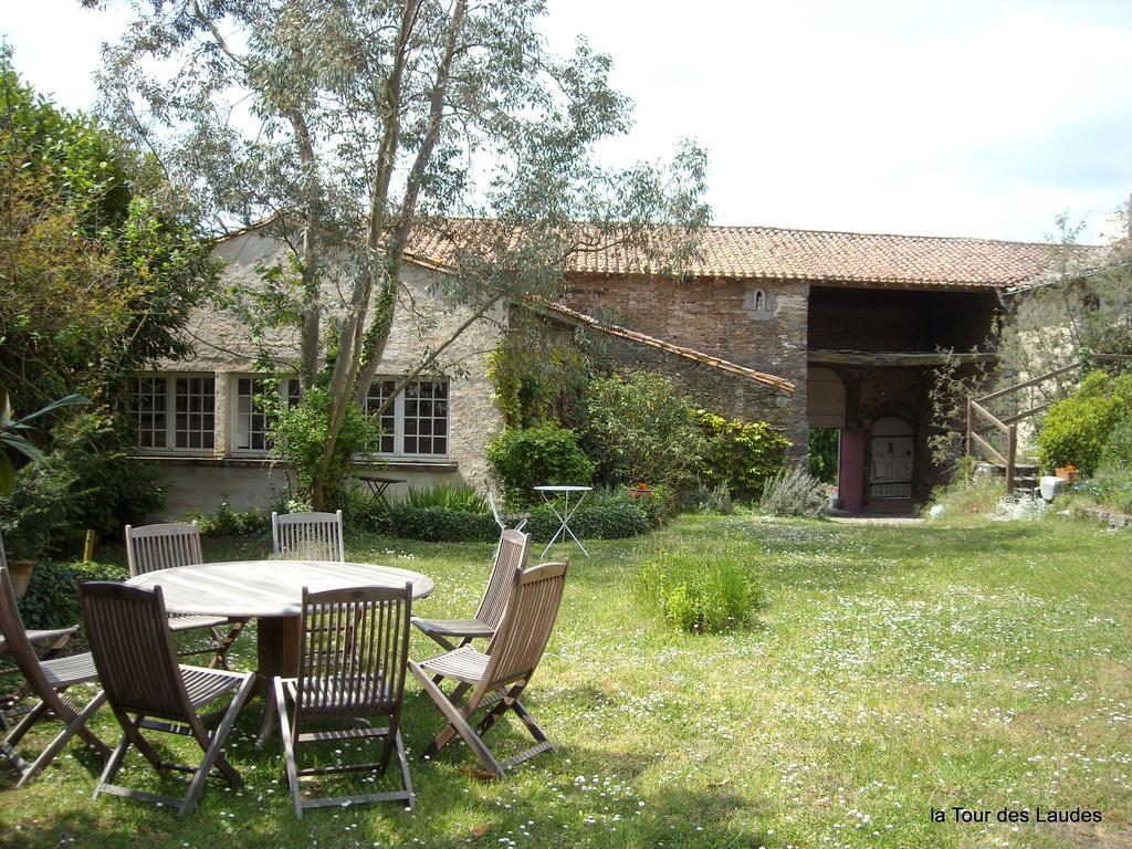 La Tour Des Laudes Bed & Breakfast Breuil-Barret Ngoại thất bức ảnh