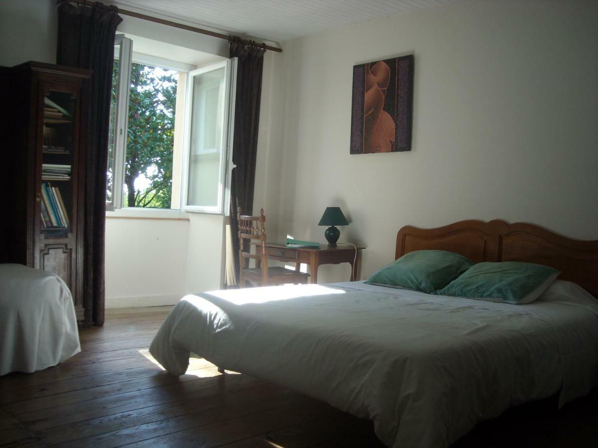 La Tour Des Laudes Bed & Breakfast Breuil-Barret Ngoại thất bức ảnh